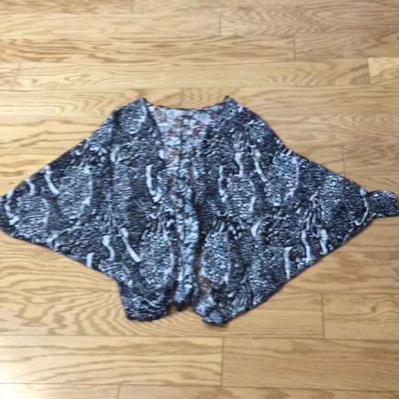 M Cover Charge black boho groovy geometric print wrap with sleeves - Picture 3 of 12